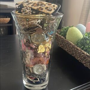 Mystery jewelry vase